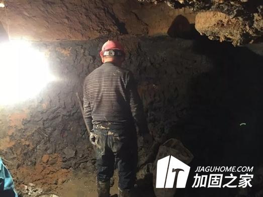 某小區(qū)業(yè)主私挖3米深地下室？房屋結構能行嗎！