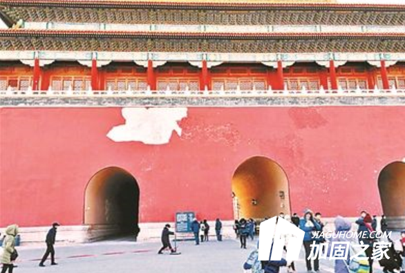 故宮墻皮被風(fēng)吹落